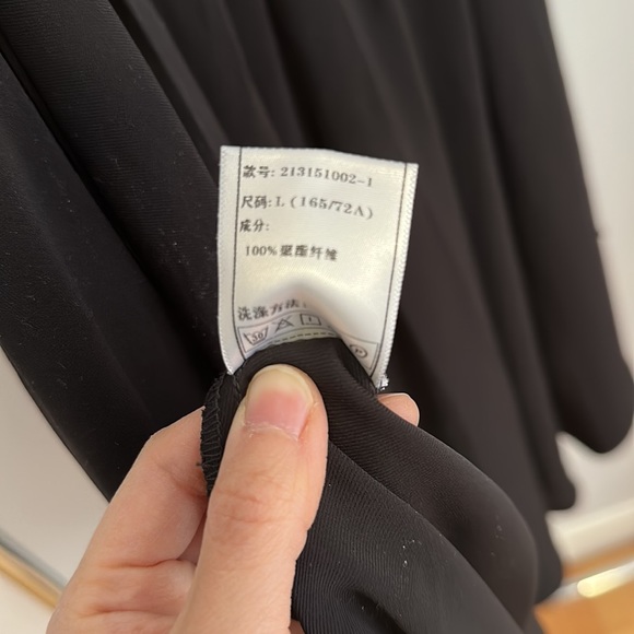 Pleated MIDI skirt in Black - Picture 6 of 6